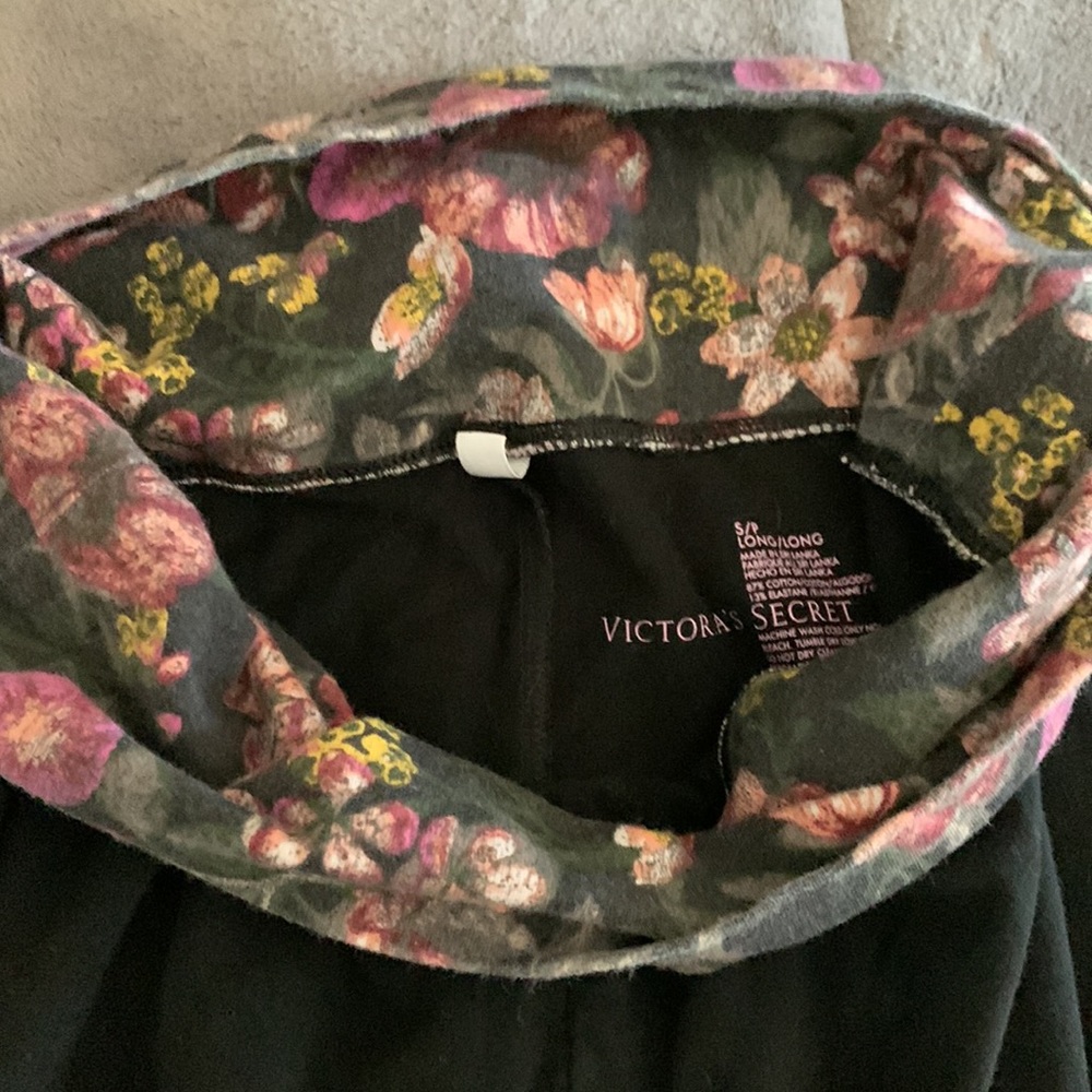 Pretty American Eagle floral yoga pants Size Small Long - Picture 4 of 4